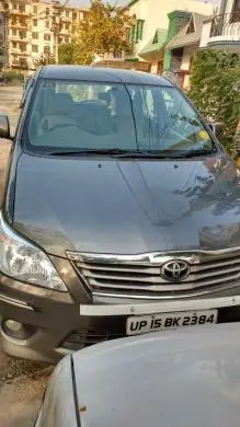 Toyota Innova 2.5 E PS 7 STR BS IV 2014