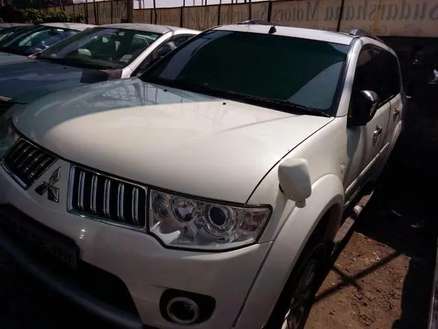 Mitsubishi Pajero SFX 2.8 2012