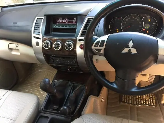 Mitsubishi Pajero Sport 4x4 MT 2012