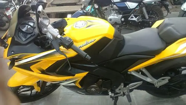 Bajaj Pulsar RS200 ABS 2015