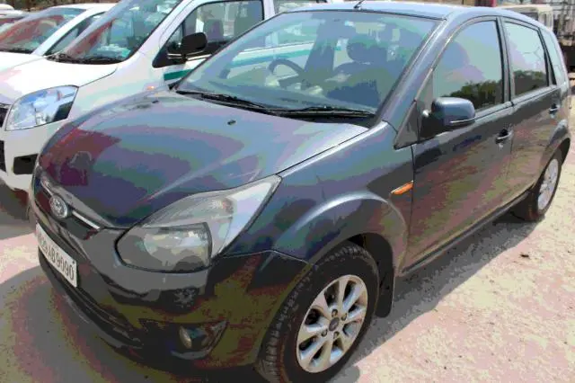 Ford Figo 1.5 TCDi Titanium 2012