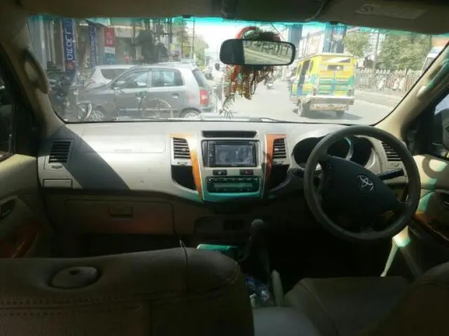 Toyota Fortuner 3.0 4X4 MT 2010