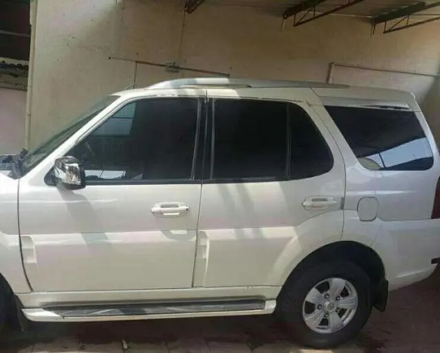 Tata Safari Storme 2.2 VX 4x2 2013