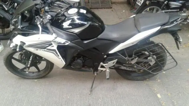 Honda CBR 150R 150cc 2015