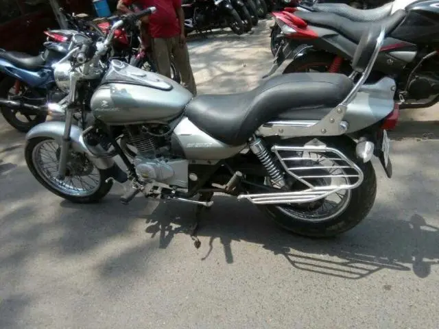Bajaj Avenger 220cc 2011