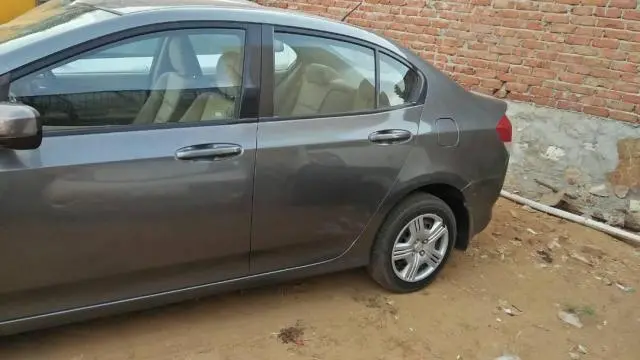 Honda City V i-VTEC 2009
