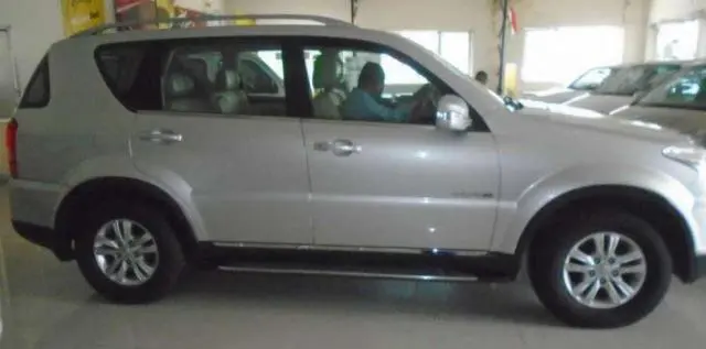 Mahindra Ssangyong Rexton RX7 2015