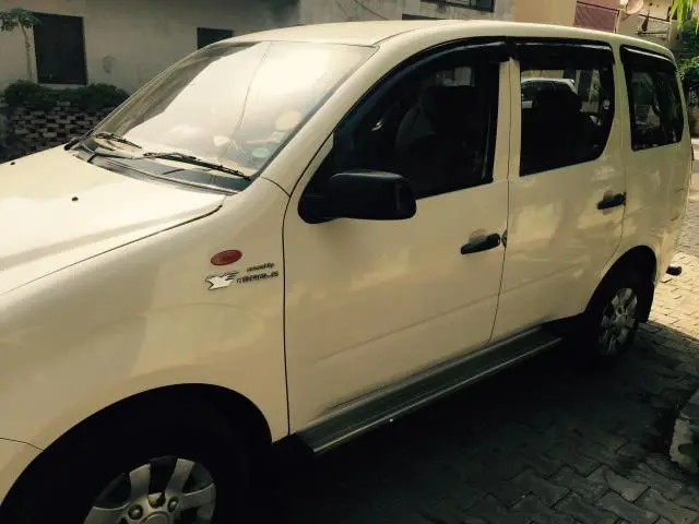 Mahindra Xylo E4 2011