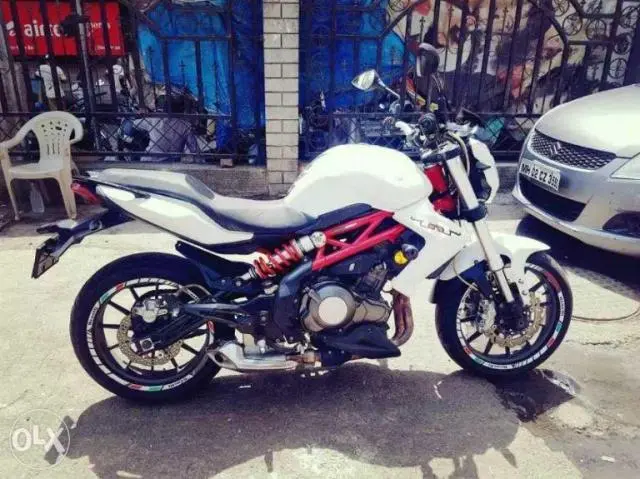 Benelli TNT 300 2015