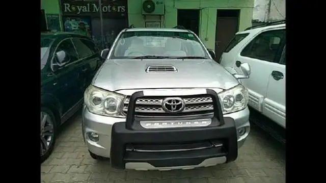 Toyota Fortuner 3.0 4x2 MT 2011
