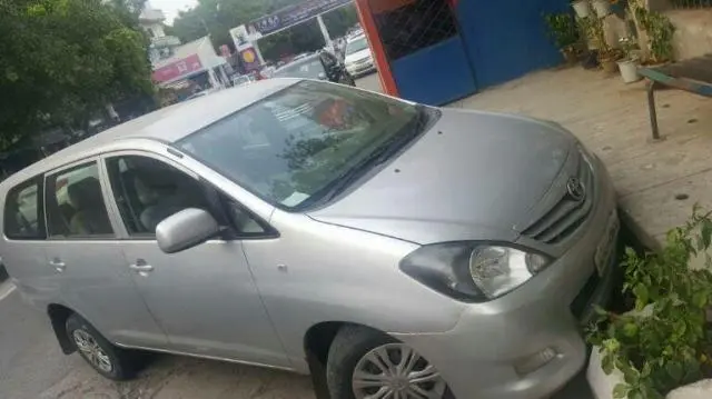 Toyota Innova 2.0 G 2010