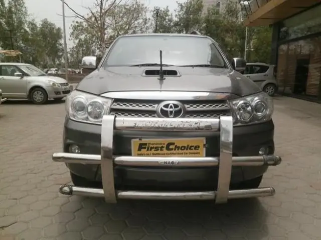 Toyota Fortuner 3.0 4X4 MT 2010