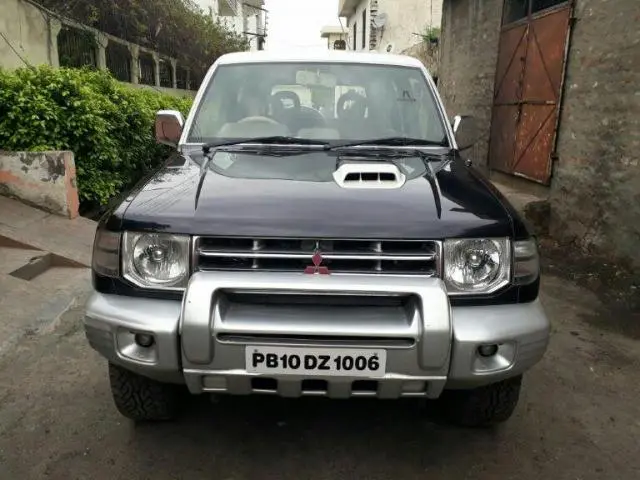 Mitsubishi Pajero SFX 2.8 2012