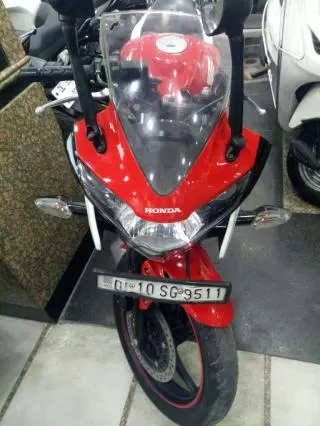 Honda CBR 150R 150cc 2015