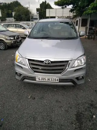 Toyota Innova 2.5 G 8 STR BS IV 2016