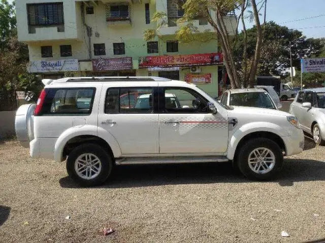Ford Endeavour 2.5L 4x4 MT 2012