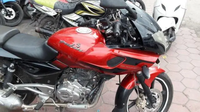 Bajaj Pulsar 220cc 2013