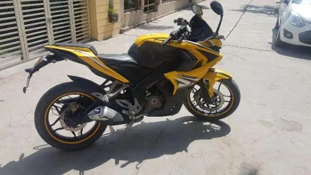 Bajaj Pulsar RS200 2015