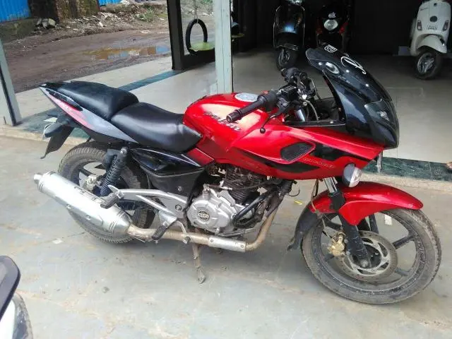Bajaj Pulsar 220cc 2012