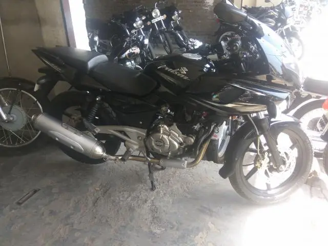 Bajaj Pulsar 220cc 2016