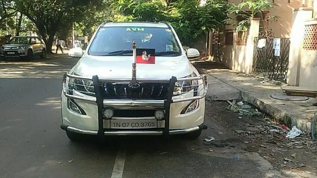 Mahindra XUV500 W10 2WD MT 2015