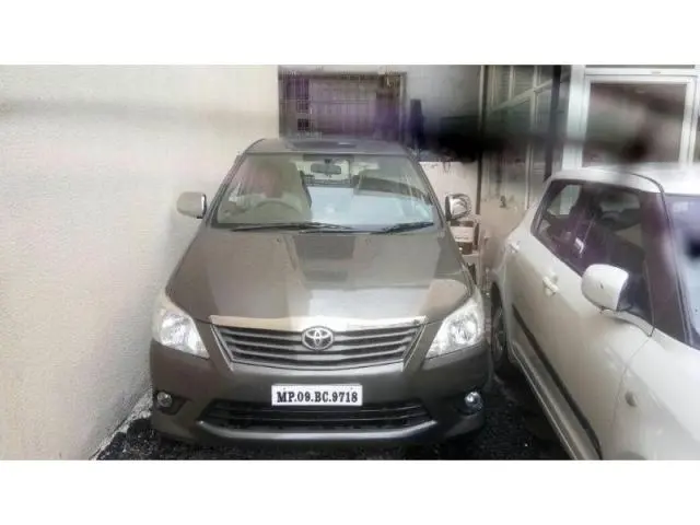 Toyota Innova 2.5 GX 8 STR BS IV 2013