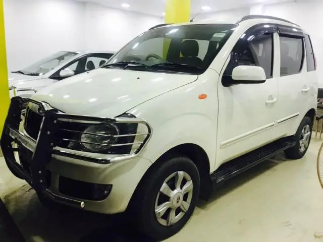 Mahindra Quanto C6 2012