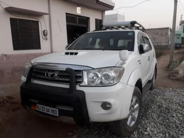 Toyota Fortuner 2.5 4x2 AT TRD Sportivo 2010