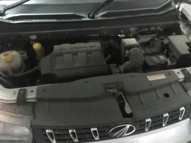 Mahindra KUV100 K 8 DUAL TONE D 6 STR 2017