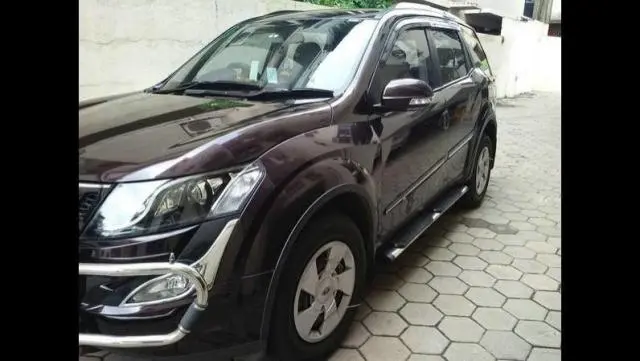 Mahindra XUV500 W6 2016