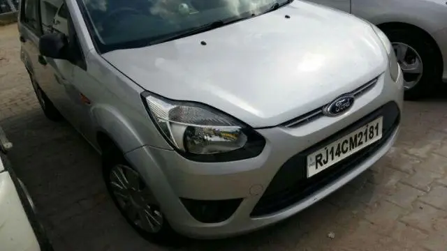 Ford Figo 1.2P TITANIUM MT 2011