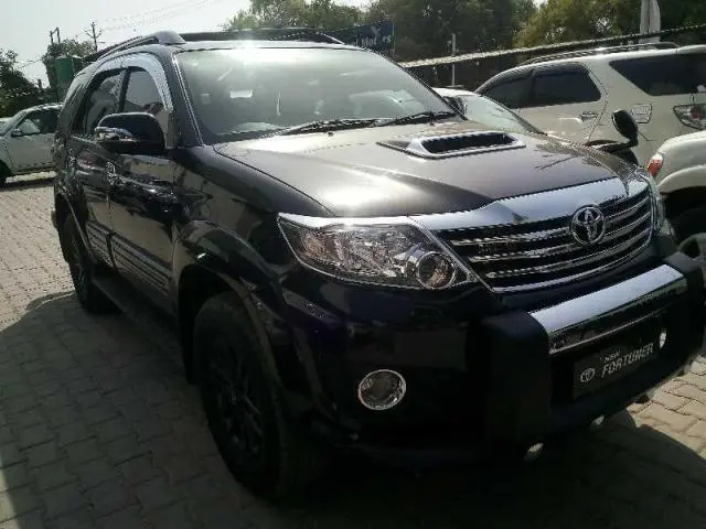 Toyota Fortuner 3.0 4x2 MT 2014