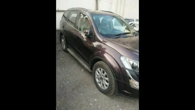 Mahindra XUV500 W10 2015