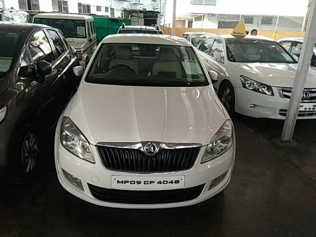 Skoda Rapid 1.6 MPI Elegance Plus 2014