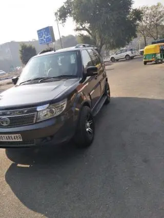 Tata Safari Storme 2.2 LX 4x2 2012