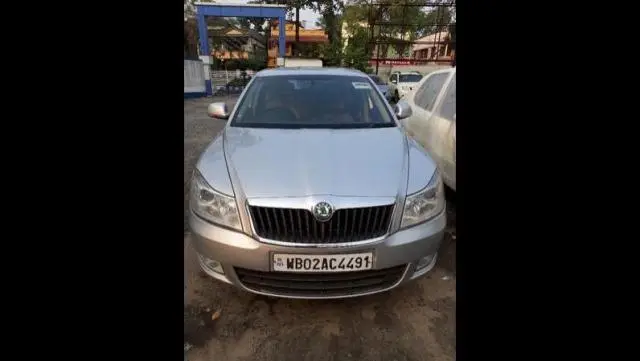 Skoda Laura Ambition 2.0 TDI CR MT 2013