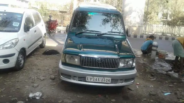Toyota Qualis RST 2004