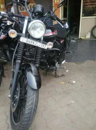 Bajaj Avenger 220cc 2016