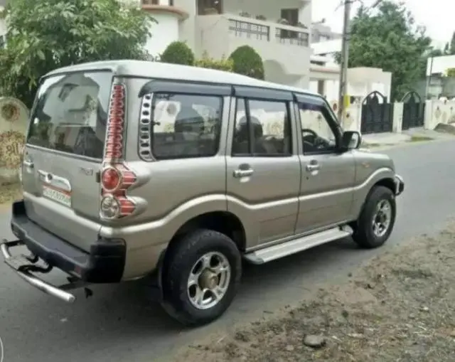 Mahindra Scorpio 2.6 TURBO 7 STR 2007