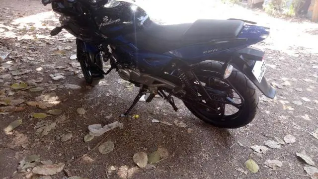Bajaj Pulsar 220cc 2014
