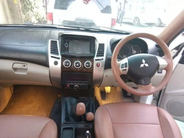 Mitsubishi Pajero Sport 4x4 MT 2012