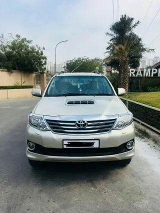 Toyota Fortuner 3.0 4x2 MT 2015
