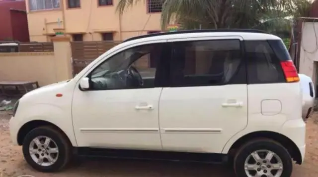 Mahindra Quanto C8 2012