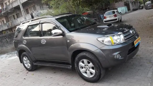 Toyota Fortuner 3.0 4x2 MT 2010