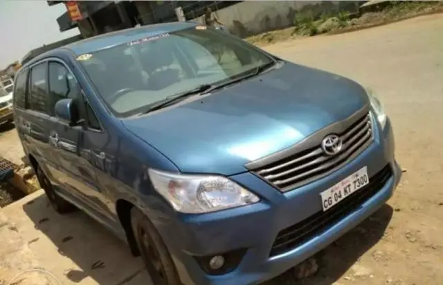 Toyota Innova 2.5 G 8 STR BS III 2013