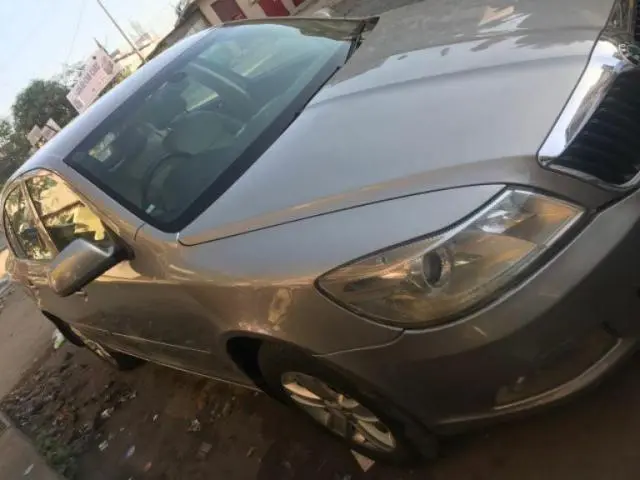 Skoda Laura Ambition 2.0 TDI CR MT 2009