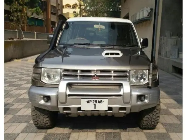 Mitsubishi Pajero SFX 2.8 2009