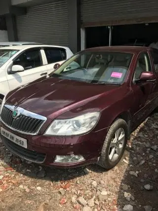 Skoda Laura ELEGANCE 2.0 TDI CR MT 2012