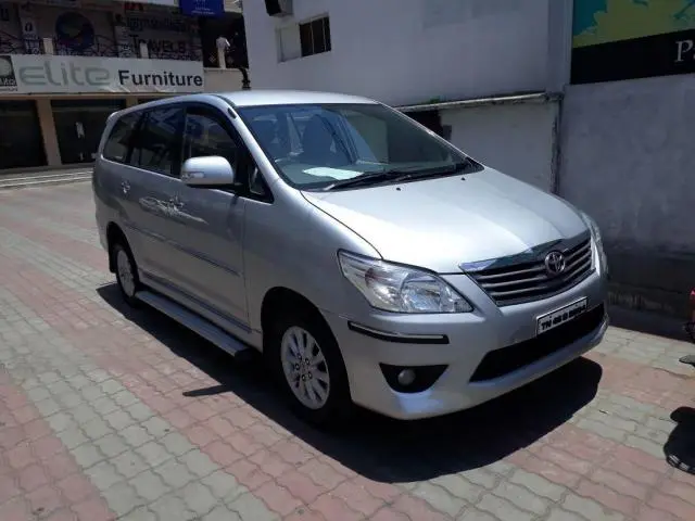 Toyota Innova 2.5 V 7 STR 2013
