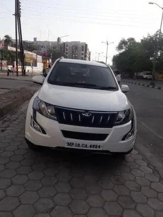 Mahindra XUV500 W10 2016